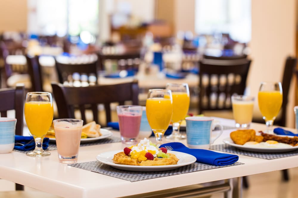 All Inclusive Holiday Inn Resort Aruba — Restaurant & bars in Noord, Aruba