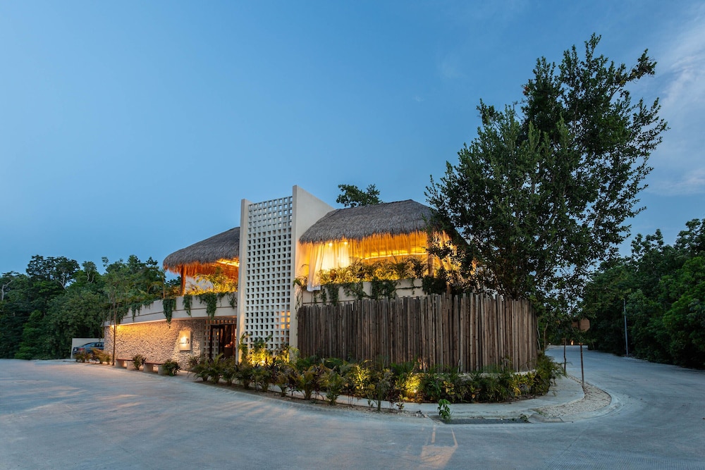 Collection O Faisano Boutique Hotel, Spa, Transportation, Rentals & Tours, Tulum — Hotel building in Tulum, Quintana Roo