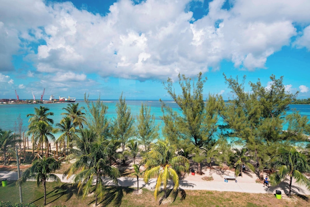 Courtyard by Marriott Nassau Downtown/Junkanoo Beach — Beach in Nassau, New Providence