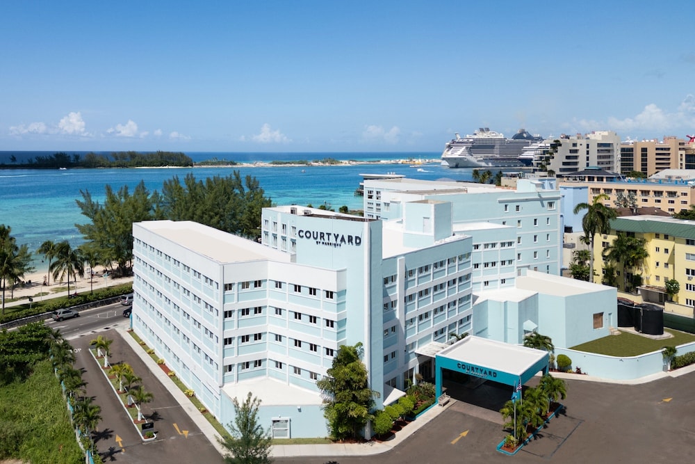 Courtyard by Marriott Nassau Downtown/Junkanoo Beach — Main photo in Nassau, New Providence