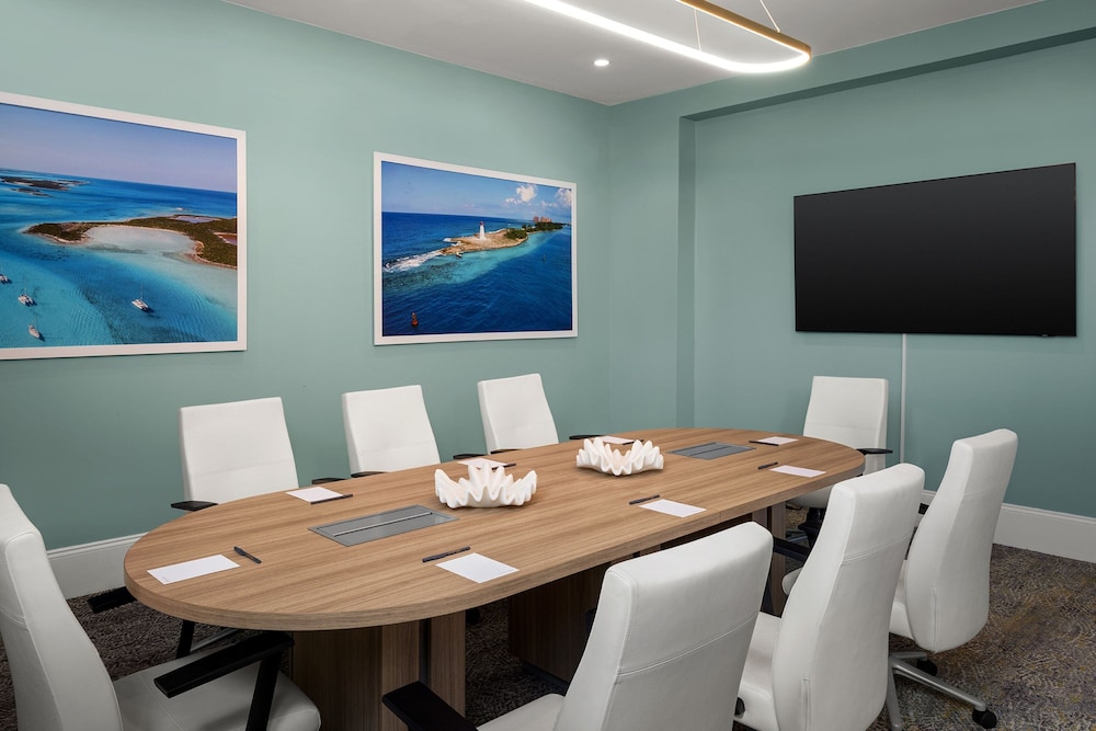 Courtyard by Marriott Nassau Downtown/Junkanoo Beach — Hotel building in Nassau, New Providence