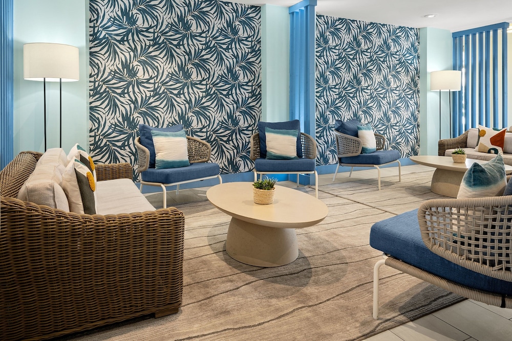 Courtyard by Marriott Nassau Downtown/Junkanoo Beach — Hotel building in Nassau, New Providence