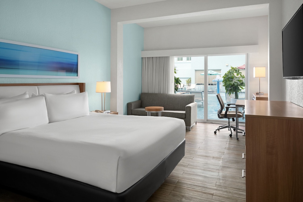 Courtyard by Marriott Nassau Downtown/Junkanoo Beach — Hotel rooms in Nassau, New Providence