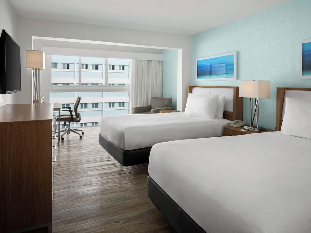 Courtyard by Marriott Nassau Downtown/Junkanoo Beach — Hotel rooms in Nassau, New Providence