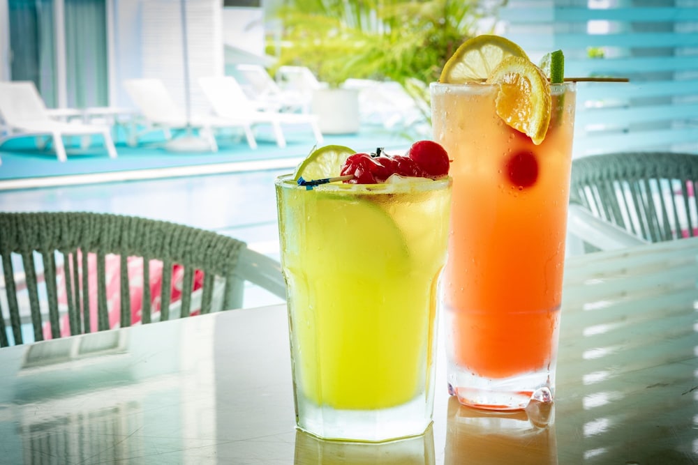 Courtyard by Marriott Nassau Downtown/Junkanoo Beach — Restaurant & bars in Nassau, New Providence