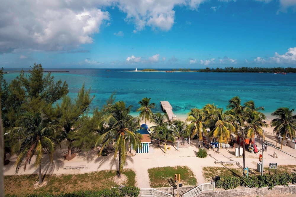 Courtyard by Marriott Nassau Downtown/Junkanoo Beach — Beach in Nassau, New Providence