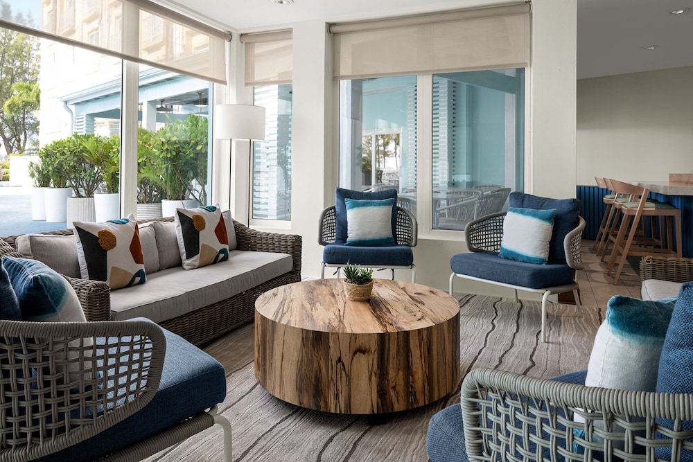 Courtyard by Marriott Nassau Downtown/Junkanoo Beach — Hotel rooms in Nassau, New Providence