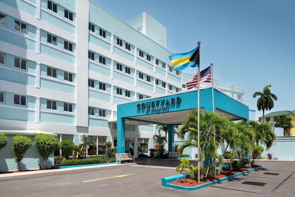 Courtyard by Marriott Nassau Downtown/Junkanoo Beach — Hotel building in Nassau, New Providence