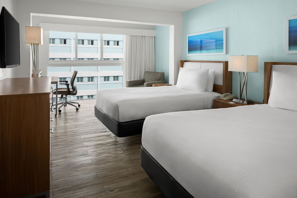 Courtyard by Marriott Nassau Downtown/Junkanoo Beach — Hotel rooms in Nassau, New Providence