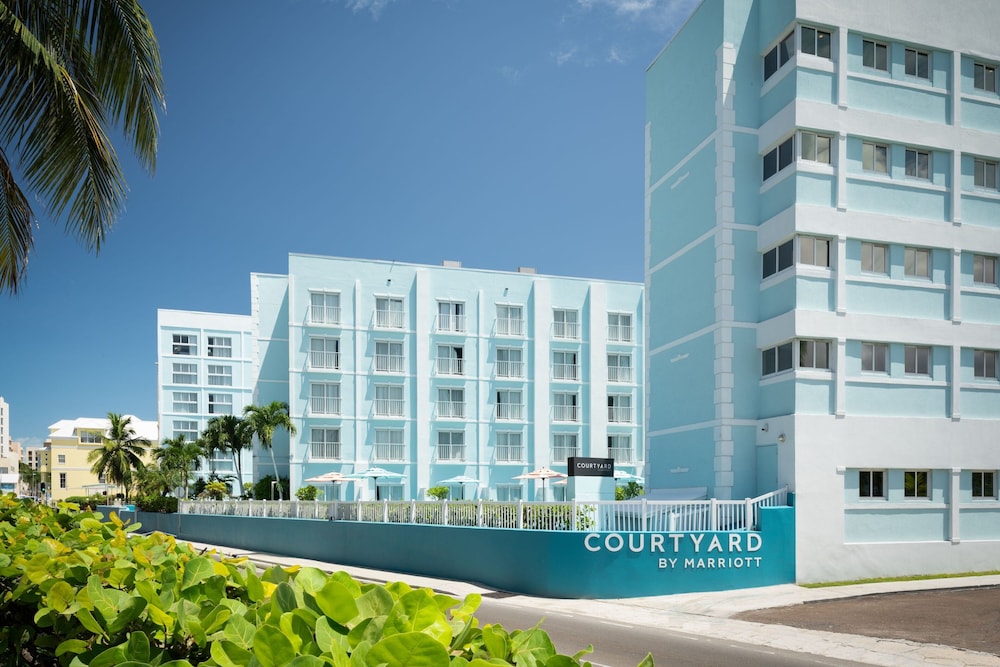 Courtyard by Marriott Nassau Downtown/Junkanoo Beach — Hotel building in Nassau, New Providence