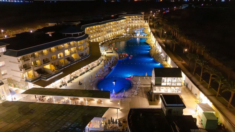 Flow Spectrum Resort Sahl Hasheesh — Swimming pool in Sahl Hasheesh, Red Sea