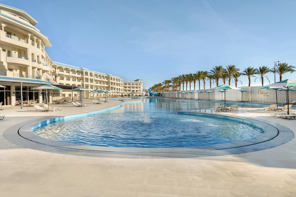 Flow Spectrum Resort Sahl Hasheesh — Swimming pool in Sahl Hasheesh, Red Sea
