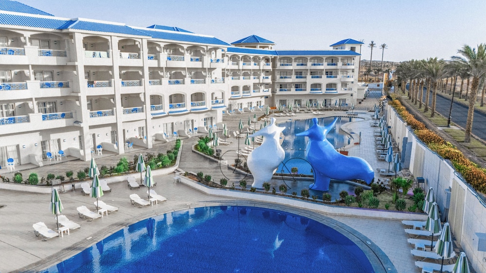 Flow Spectrum Resort Sahl Hasheesh — Swimming pool in Sahl Hasheesh, Red Sea