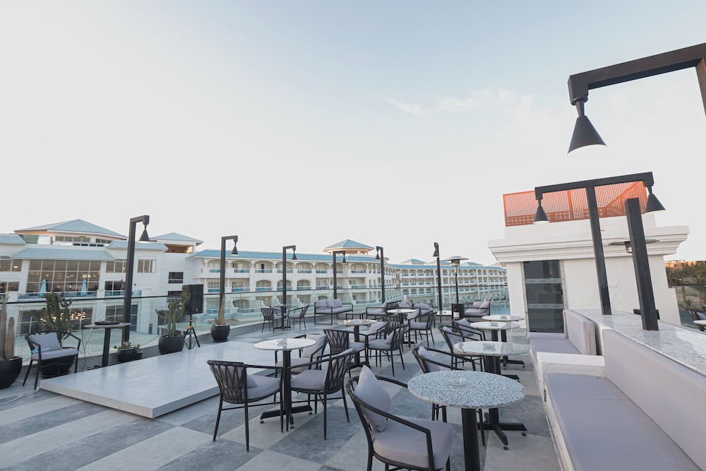Flow Spectrum Resort Sahl Hasheesh — Restaurant & bars in Sahl Hasheesh, Red Sea