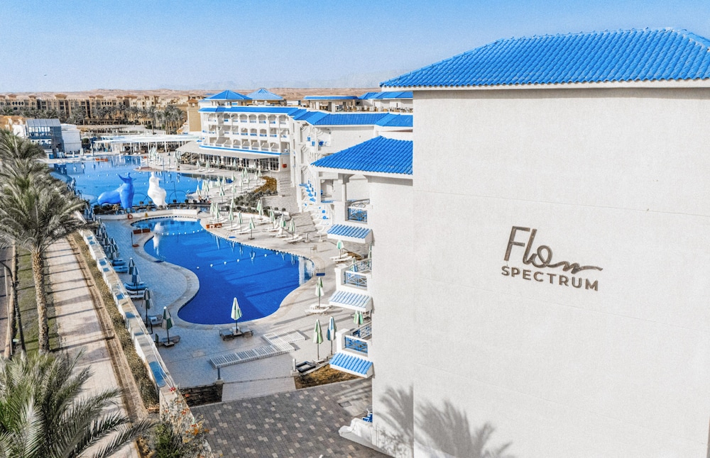 Flow Spectrum Resort Sahl Hasheesh — Swimming pool in Sahl Hasheesh, Red Sea