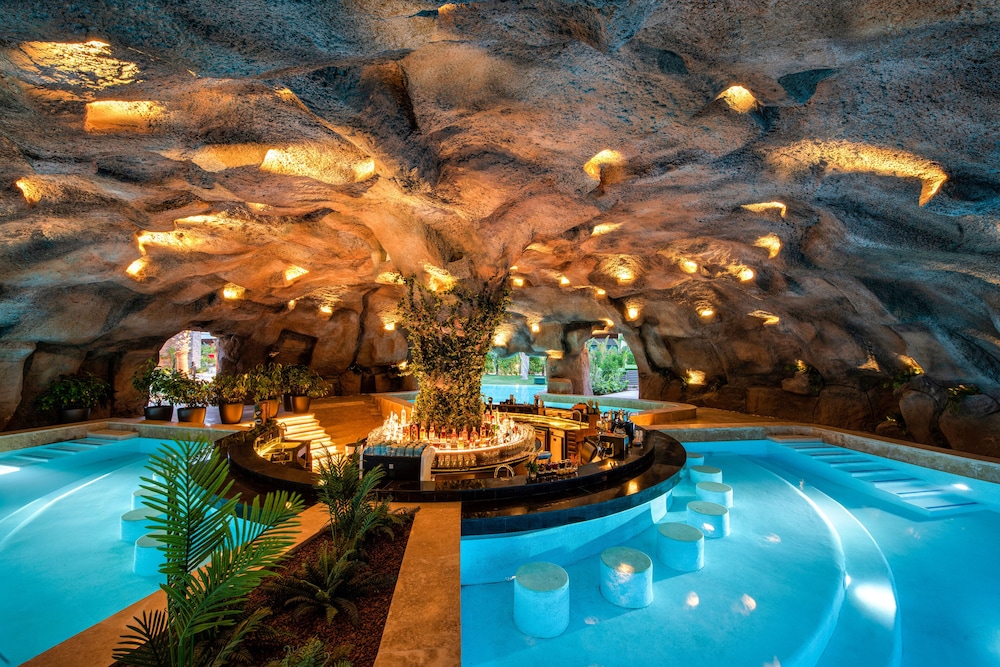 Regnum The Crown - All inclusive — Restaurant & bars in Belek