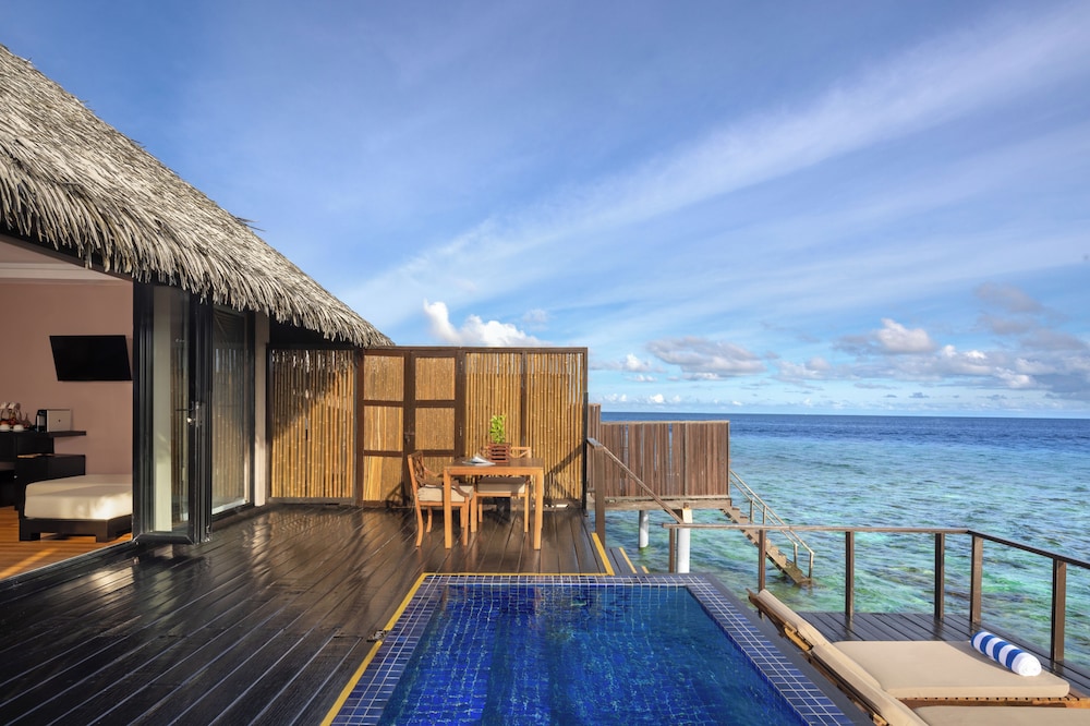 Adaaran Prestige Vadoo — Swimming pool in Kaafu Atoll, Kaafu