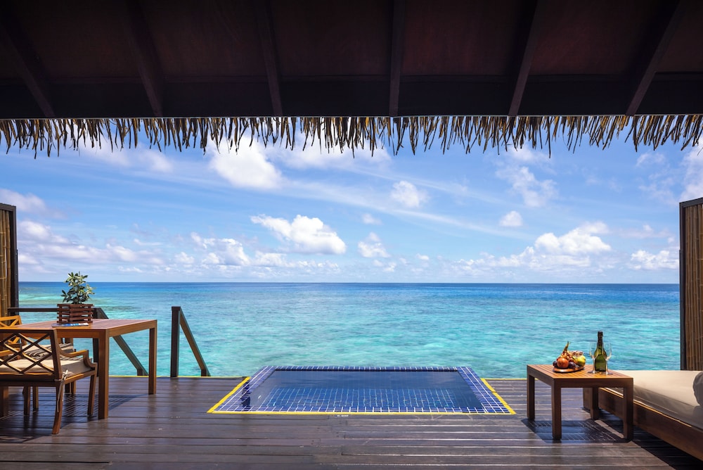 Adaaran Prestige Vadoo — Swimming pool in Kaafu Atoll, Kaafu