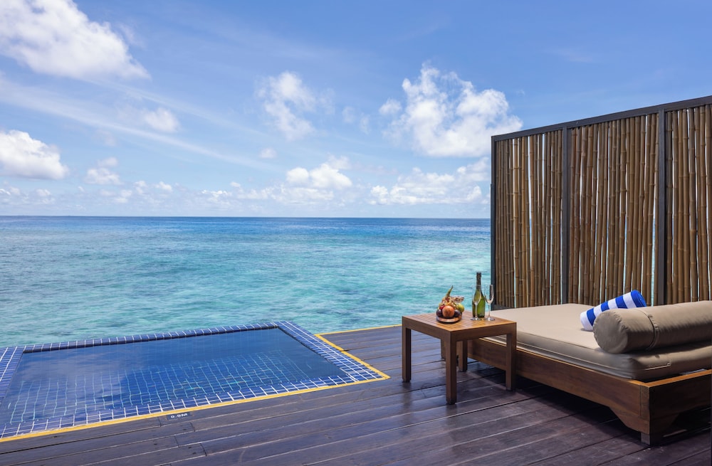 Adaaran Prestige Vadoo — Swimming pool in Kaafu Atoll, Kaafu
