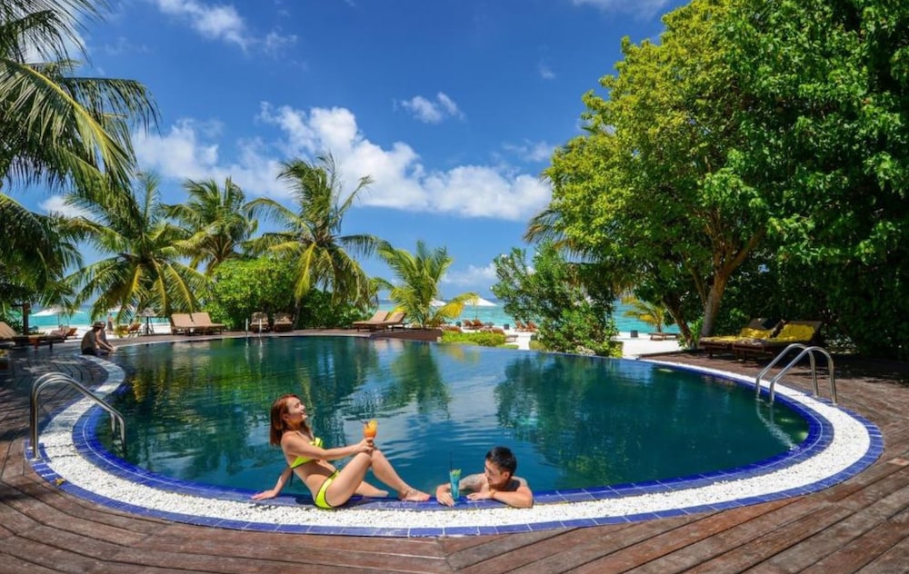 Adaaran Prestige Vadoo — Swimming pool in Kaafu Atoll, Kaafu