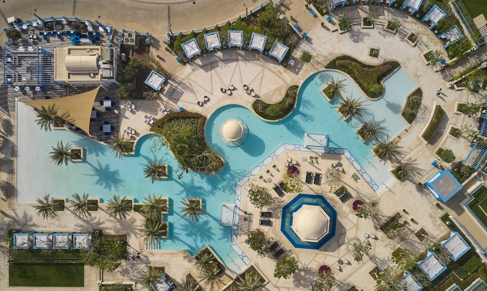 Hilton Salwa Beach Resort & Villas — Swimming pool in Abu Samra