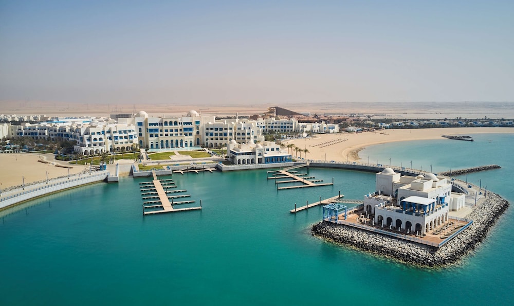 Hilton Salwa Beach Resort & Villas — Hotel building in Abu Samra