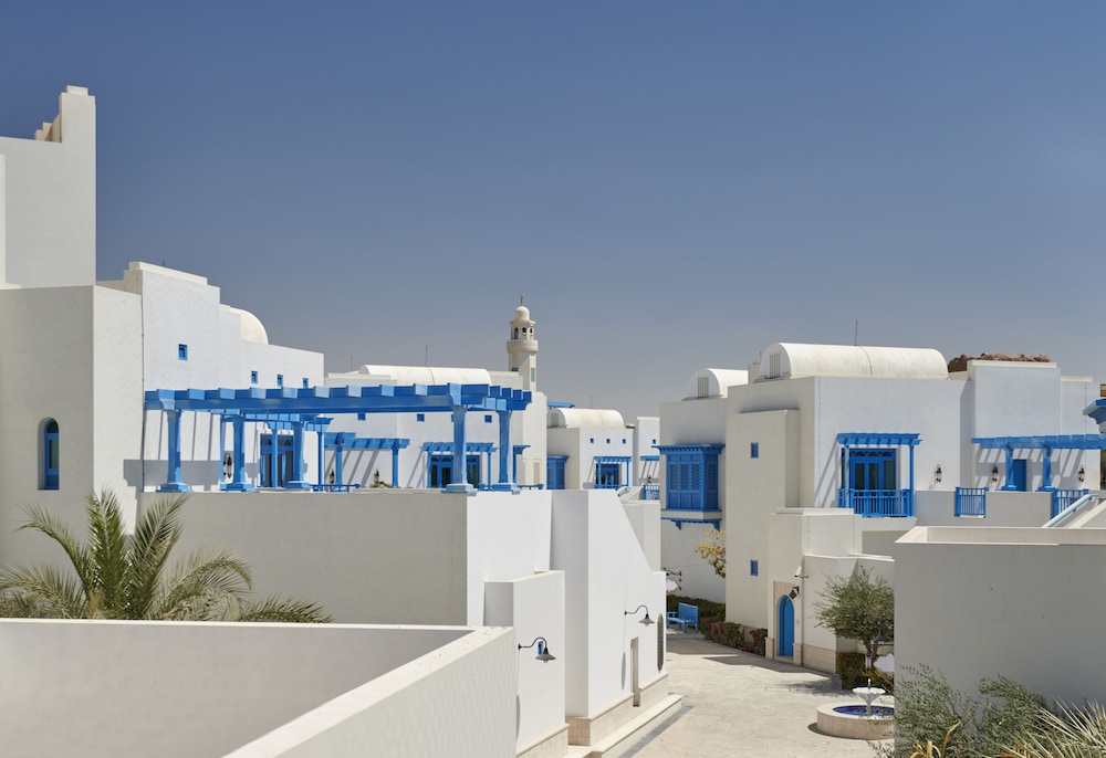 Hilton Salwa Beach Resort & Villas — Hotel building in Abu Samra