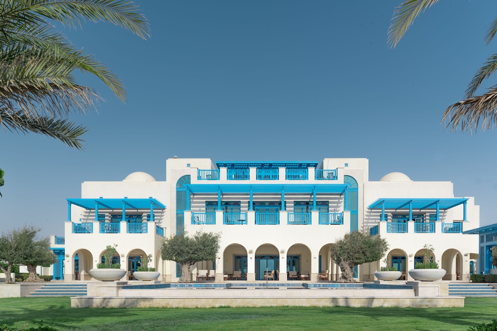 Hilton Salwa Beach Resort & Villas — Hotel building in Abu Samra