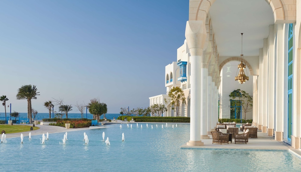 Hilton Salwa Beach Resort & Villas — Hotel building in Abu Samra