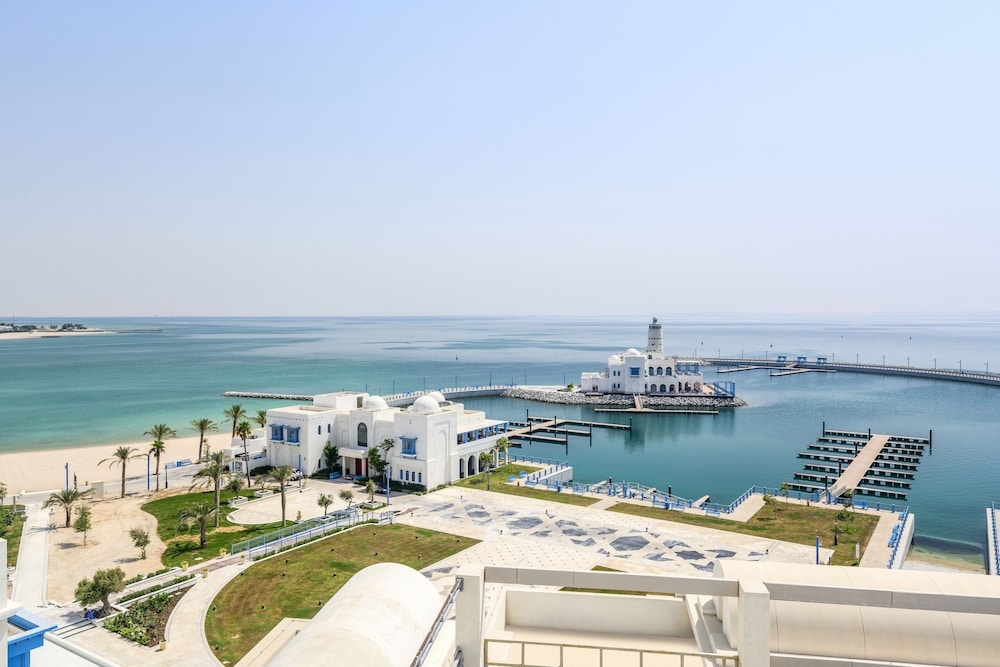 Hilton Salwa Beach Resort & Villas — Hotel building in Abu Samra