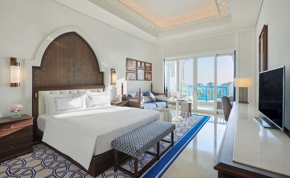 Hilton Salwa Beach Resort & Villas — Hotel rooms in Abu Samra