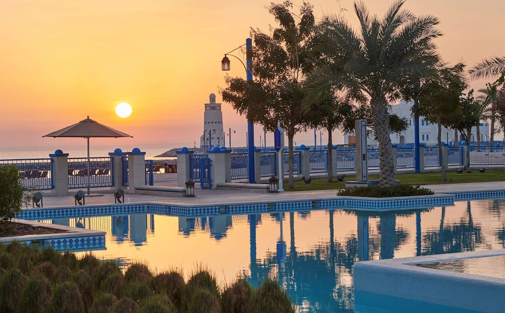 Hilton Salwa Beach Resort & Villas — Swimming pool in Abu Samra