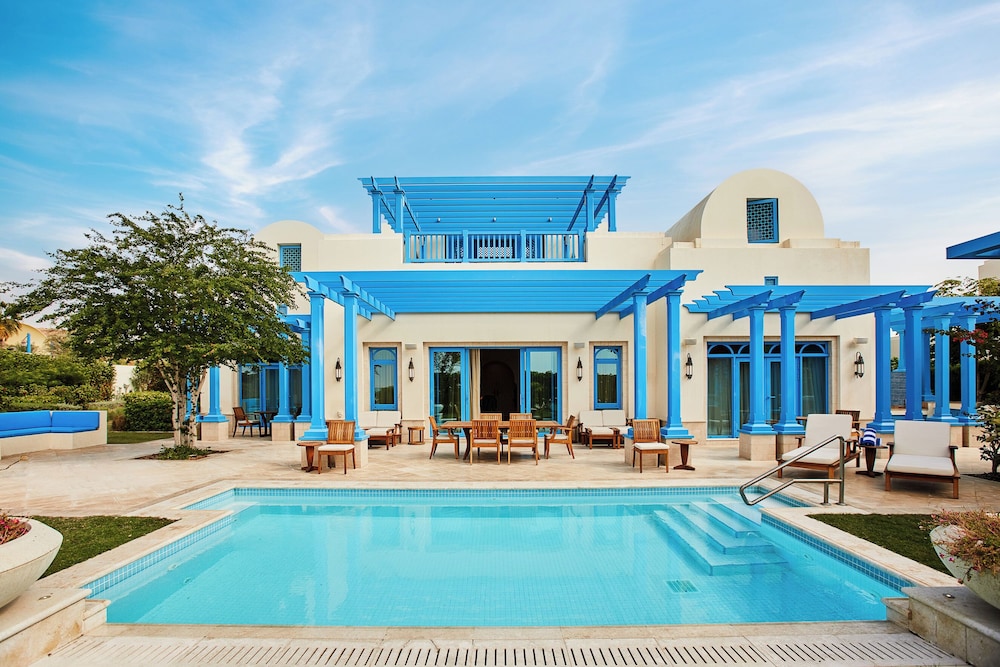 Hilton Salwa Beach Resort & Villas — Hotel building in Abu Samra
