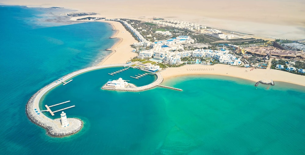 Hilton Salwa Beach Resort & Villas — Main photo in Abu Samra