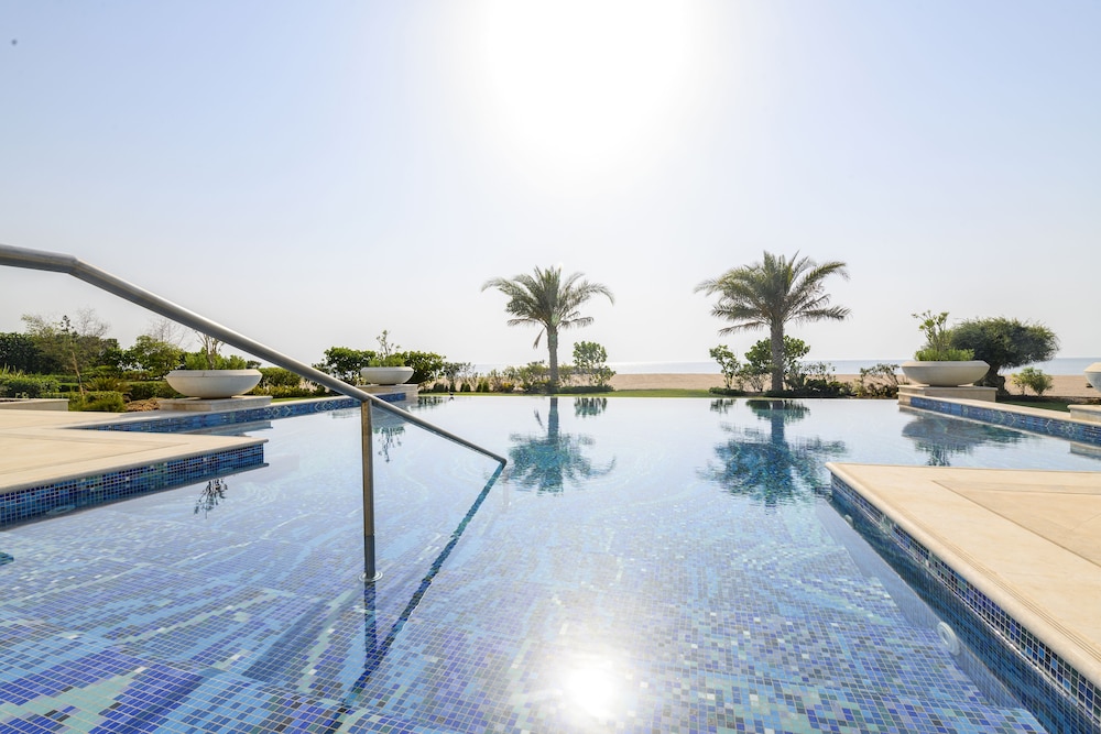 Hilton Salwa Beach Resort & Villas — Swimming pool in Abu Samra