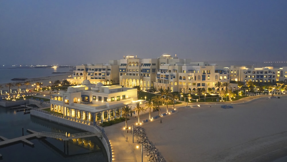 Hilton Salwa Beach Resort & Villas — Hotel building in Abu Samra