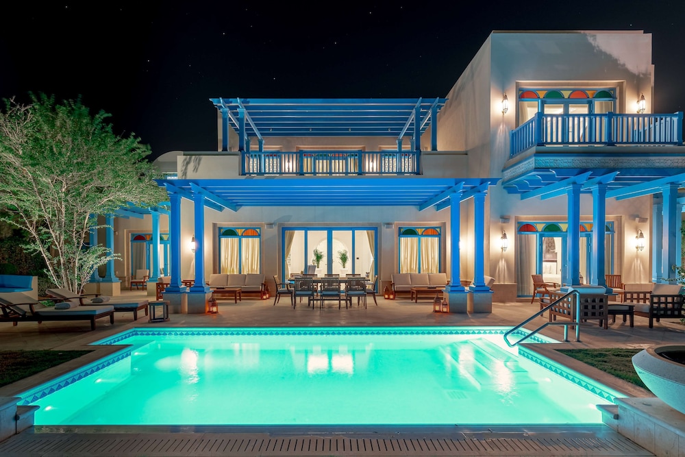 Hilton Salwa Beach Resort & Villas — Swimming pool in Abu Samra