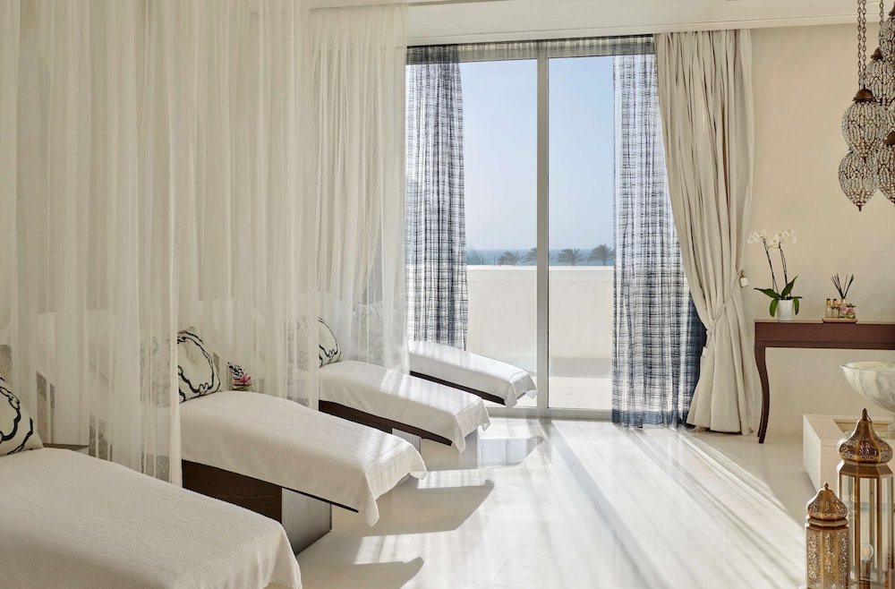 Hilton Salwa Beach Resort & Villas — Hotel rooms in Abu Samra