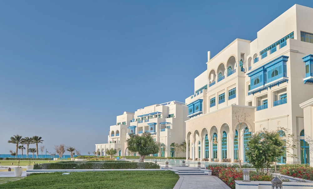 Hilton Salwa Beach Resort & Villas — Hotel building in Abu Samra