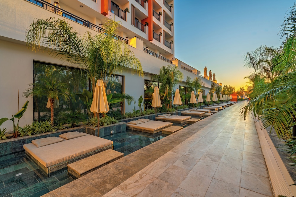 Sy Hotels Belek - All inclusive — Hotel building in Belek