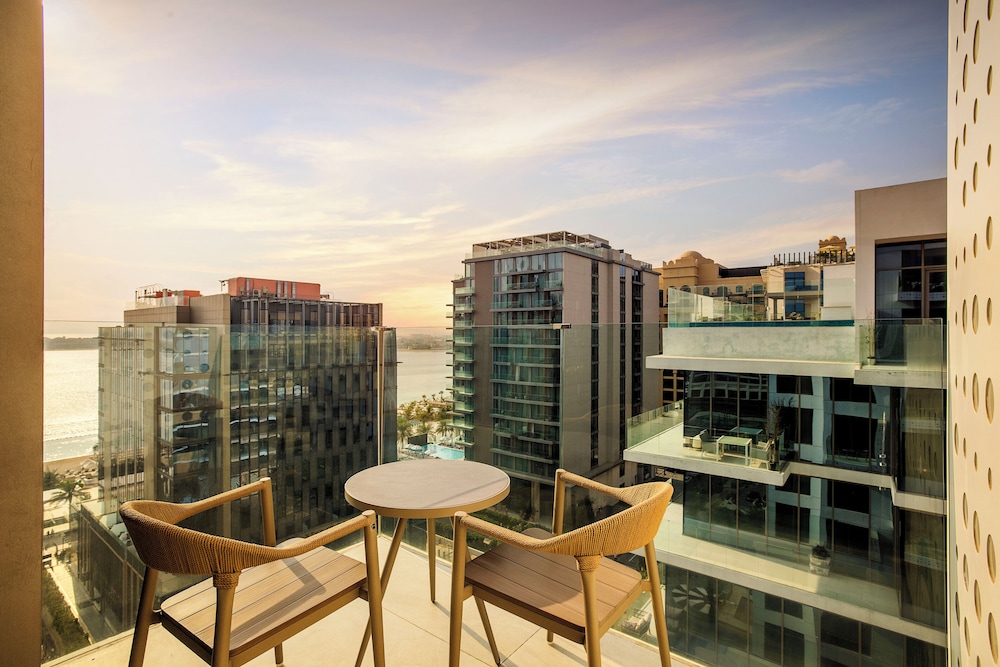 Tumbi Hotel Dubai The Palm, Tapestry Collection by Hilton — Hotel building in Dubai