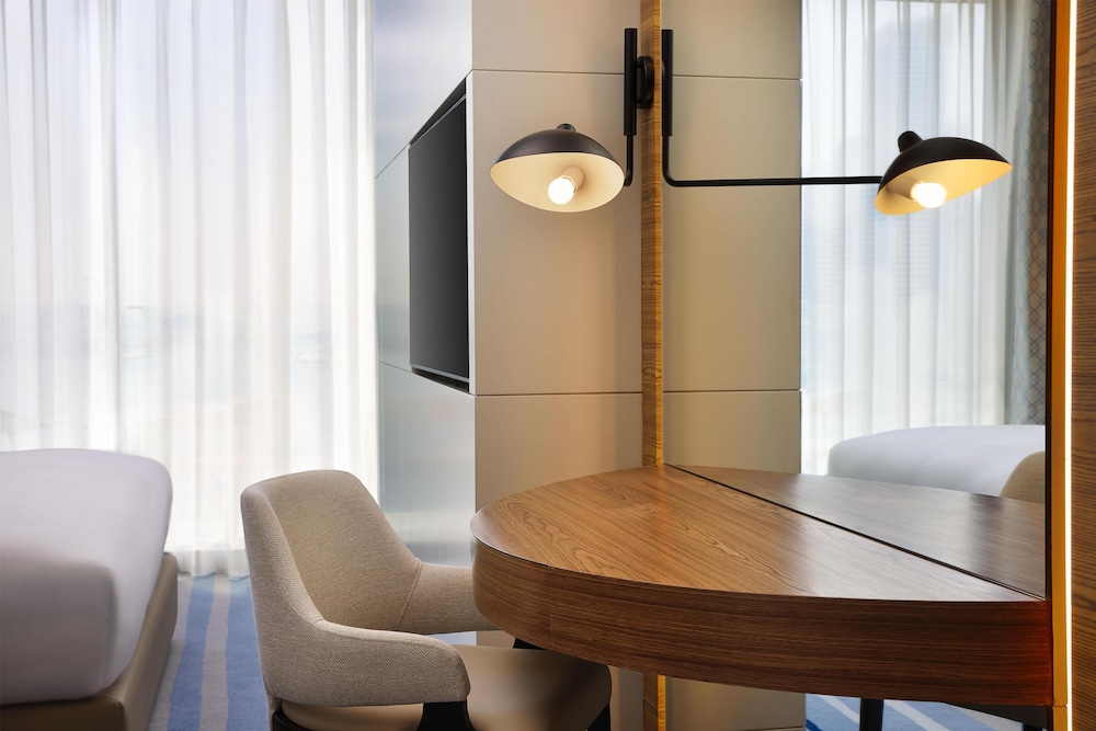 Tumbi Hotel Dubai The Palm, Tapestry Collection by Hilton — Hotel rooms in Dubai