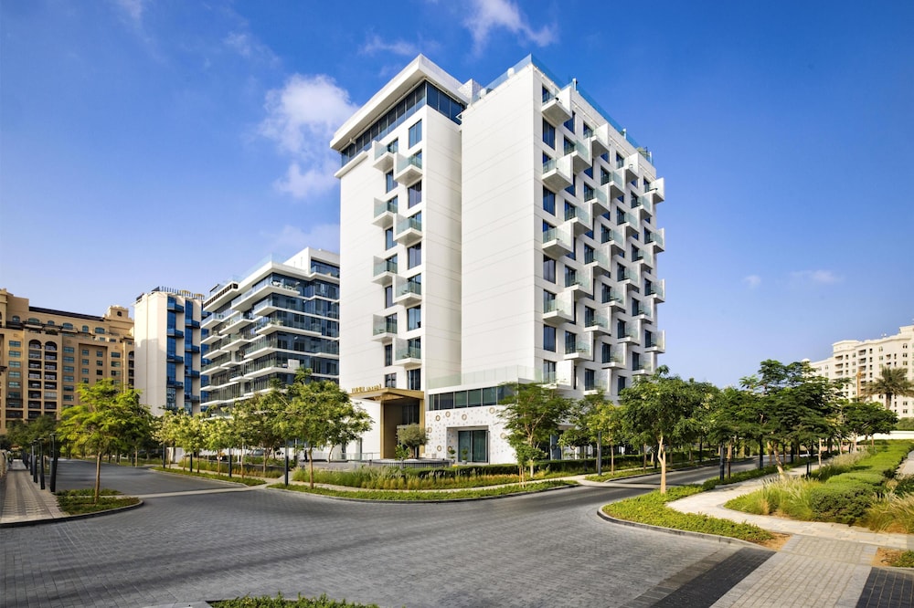 Tumbi Hotel Dubai The Palm, Tapestry Collection by Hilton — Hotel building in Dubai