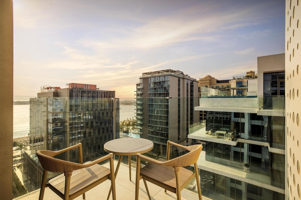Tumbi Hotel Dubai The Palm, Tapestry Collection by Hilton — Hotel building in Dubai