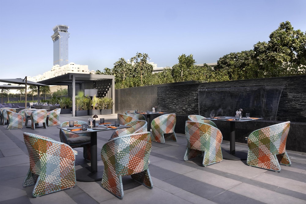 Tumbi Hotel Dubai The Palm, Tapestry Collection by Hilton — Restaurant & bars in Dubai
