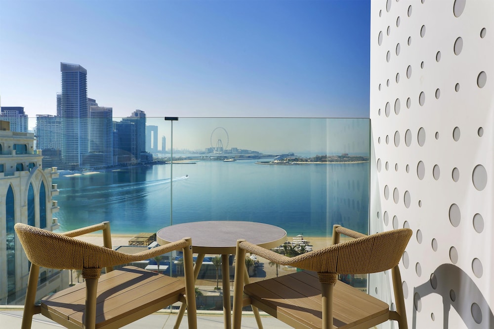 Tumbi Hotel Dubai The Palm, Tapestry Collection by Hilton — Hotel rooms in Dubai