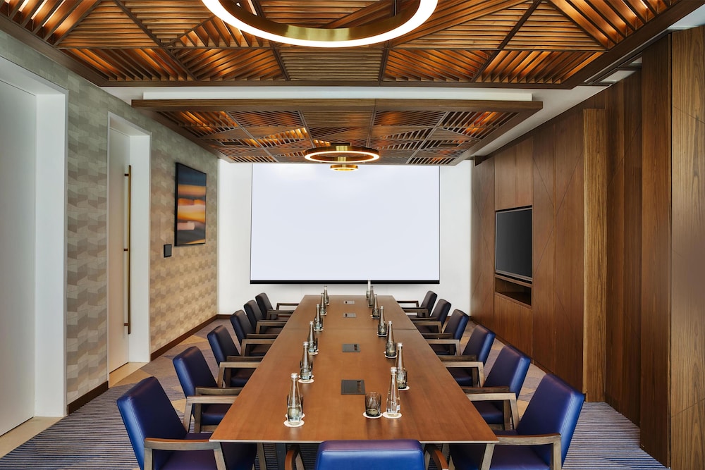 Tumbi Hotel Dubai The Palm, Tapestry Collection by Hilton — Hotel building in Dubai