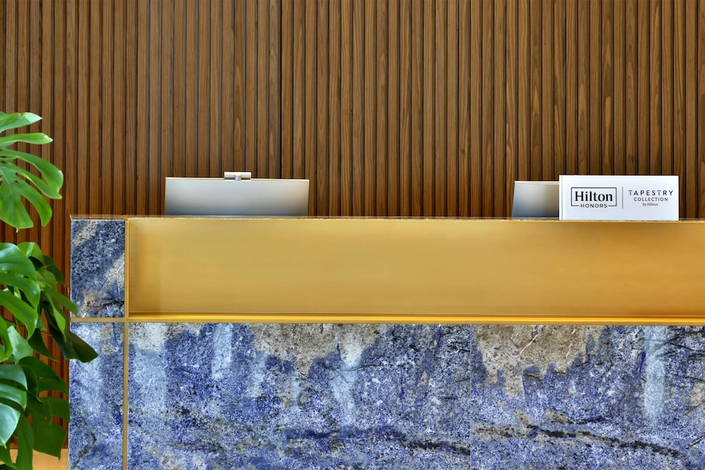 Tumbi Hotel Dubai The Palm, Tapestry Collection by Hilton — Hotel building in Dubai