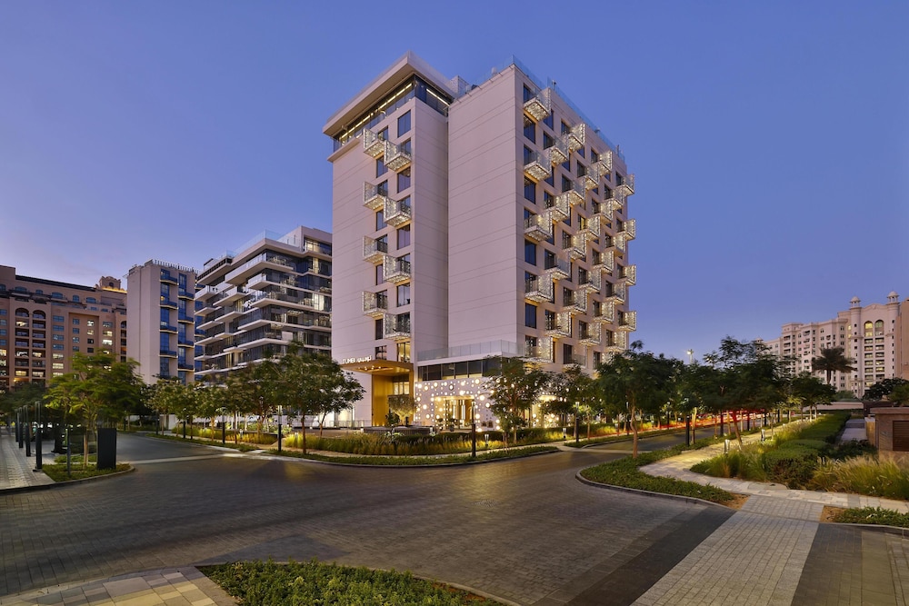 Tumbi Hotel Dubai The Palm, Tapestry Collection by Hilton — Hotel building in Dubai