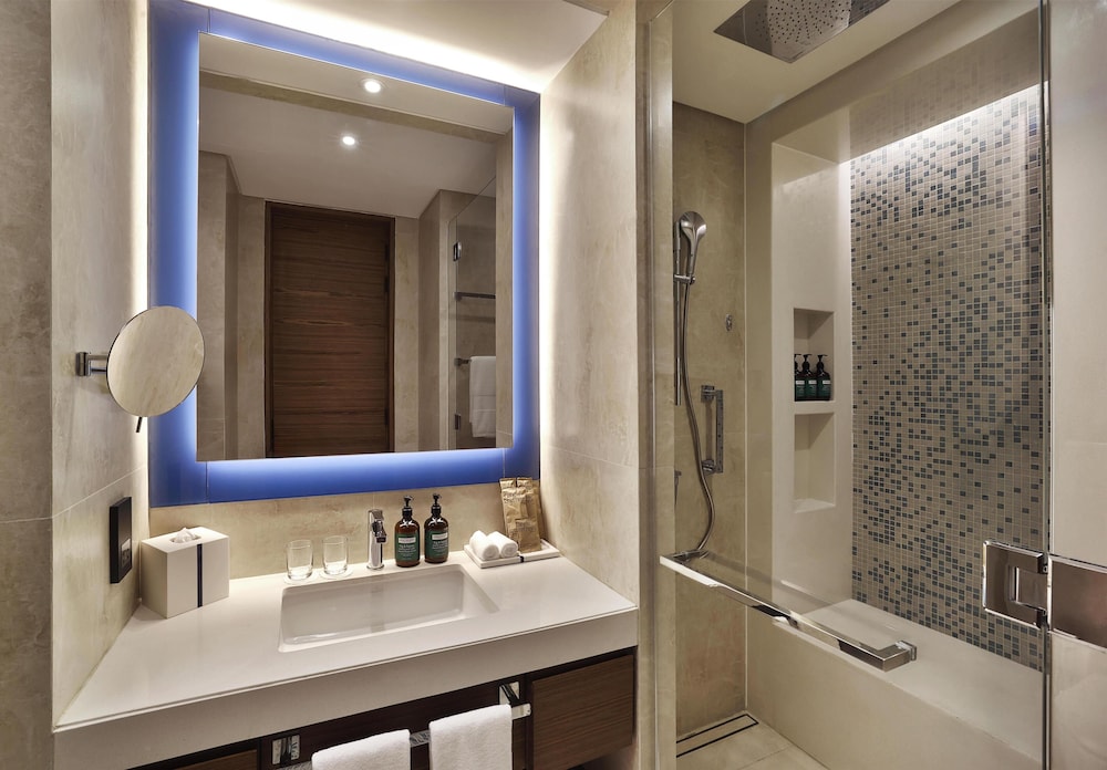 Tumbi Hotel Dubai The Palm, Tapestry Collection by Hilton — Hotel rooms in Dubai